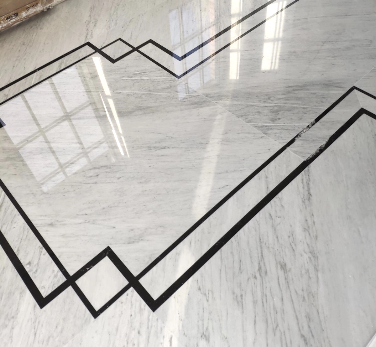 Carrara Marble Floor with Nero Marquina Details - La Fenice Marmi